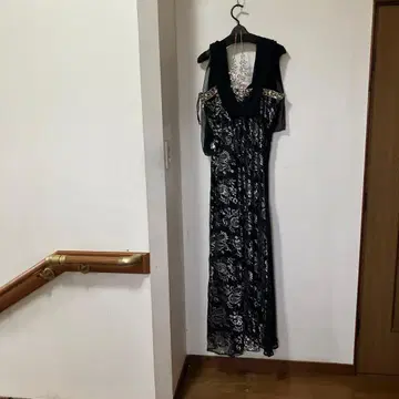 블랙 플로럴 패턴 롱 드레스