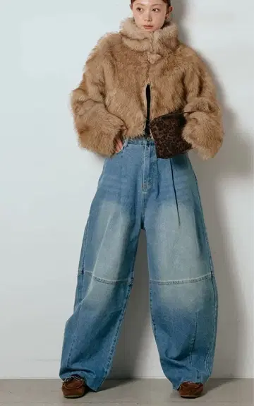 가공 데님 턱 코쿤 와이드 팬츠 블루/esica 에시카 같은 형태