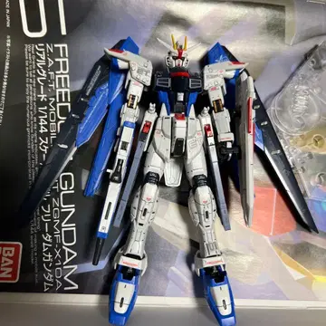 [ 완성품 ] RG 프리덤 건담 액션 베이스 포함