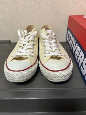 주말 세일 중 Converse 아이보리 로우컷 스니커즈