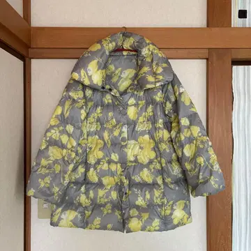 새상품급 DoCLASSE 경량 다운 A라인 코트 꽃무늬 보타니컬 L