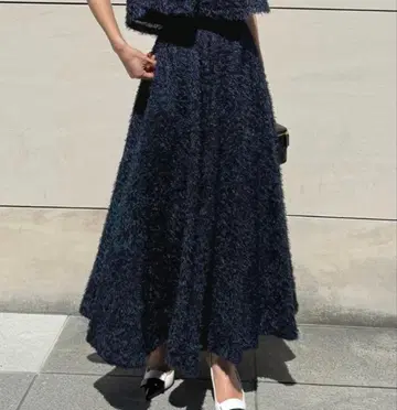 JENNIE 블랙 플레어 스커트