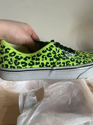[ 가격 인하 중 ] Vans 형광 그린 레오파드 무늬 스니커즈