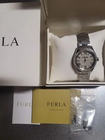 FURLA 다이아몬드 장식 실버 손목시계