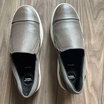 브라운 가죽 슬립온