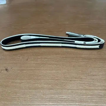 블랙과 화이트 허리띠