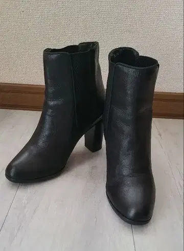 [ 새상품급 ] 스트로베리 필드 숏부츠 23cm