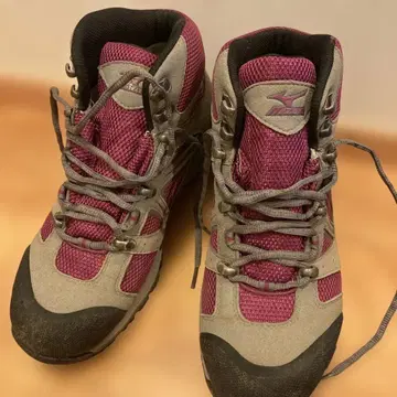 등산화 트레킹 슈즈 그레이와 핑크