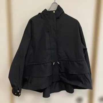 후드 부착 블랙 자켓