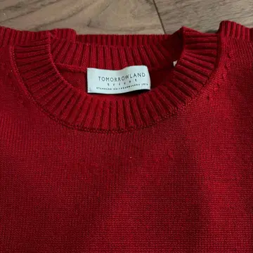 투모로우랜드 빨간색 스웨터