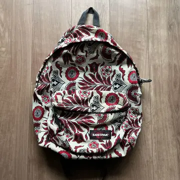 EASTPAK 이스트팩 페이즐리 꽃무늬 백팩 데이팩