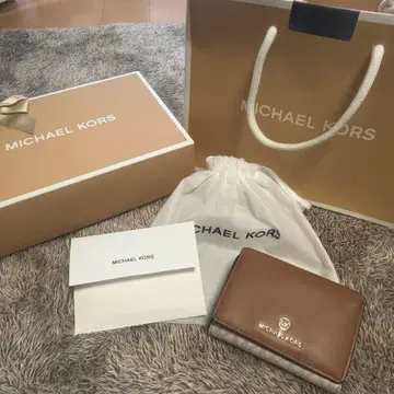 MICHAEL KORS 브라운 3단 폴더형 지갑