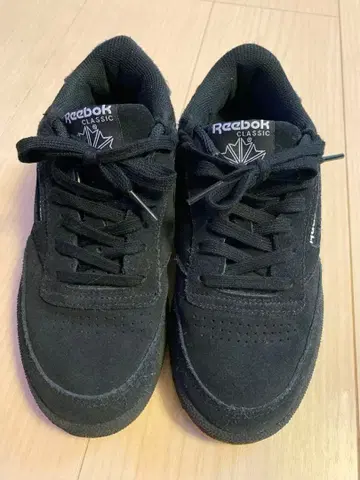 Reebok 블랙 스니커즈 클래식