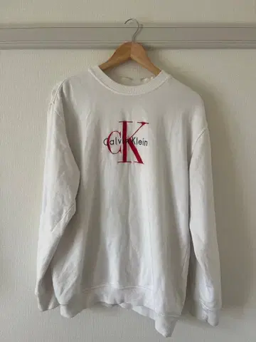 캘빈 클라인 화이트 맨투맨