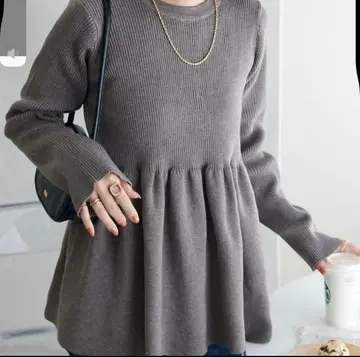 그레이 페플럼 니트 스웨터 긴팔