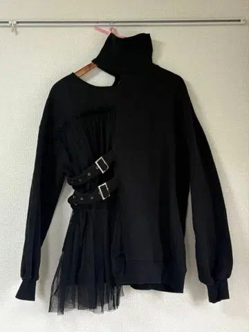 BUBBLES 블랙 튤 절개 트레이닝복 원피스