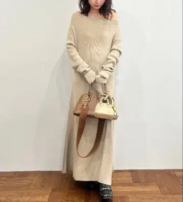 미라 오웬 Mila Owen 오프숄더 롱 리브 니트 원피스