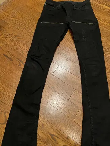 LGB의 블랙 팬츠