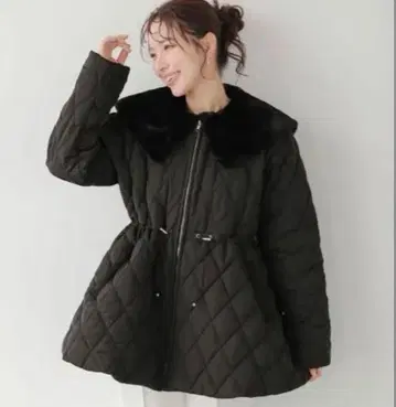 [ 새상품 택 포함 ] fit more 퍼 옷깃 퀼팅 코트 블랙