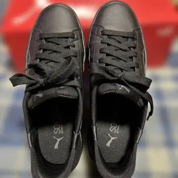 PUMA 블랙 스니커즈 소프트폼+24cm