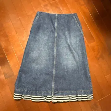 보더스 앳 발코니 데님 스커트