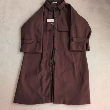 브라운 롱 코트 버튼 포함