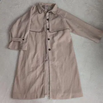 베이지 라운드 칼라 코트