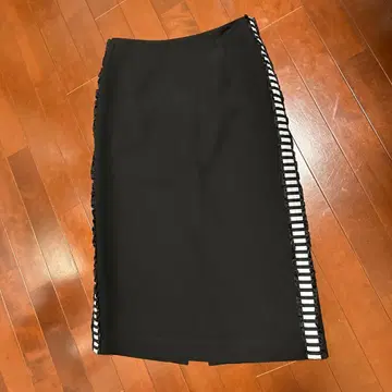 보더스 앳 발코니 트윌 스커트