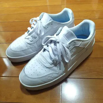 PUMA 플랫폼 스니커즈 화이트