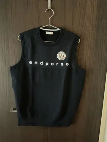 앤퍼시 남성용 네이비 슬리브리스 베스트