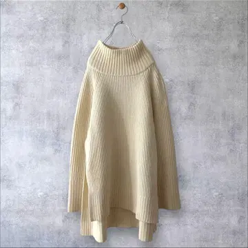 새상품급 노블 오버 실루엣 파인 메리노 사이드 오픈 니트