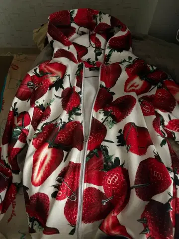 TRAVAS TOKYO 딸기 후드티