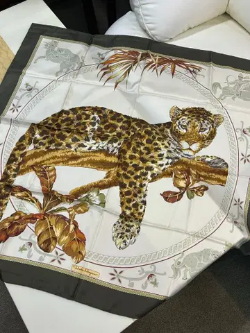 Salvatore Ferragamo 빈티지 실크 스카프