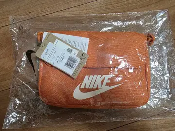 NIKE 오렌지 숄더백 3L