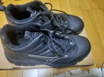 미즈노 블랙 하이컷 신발