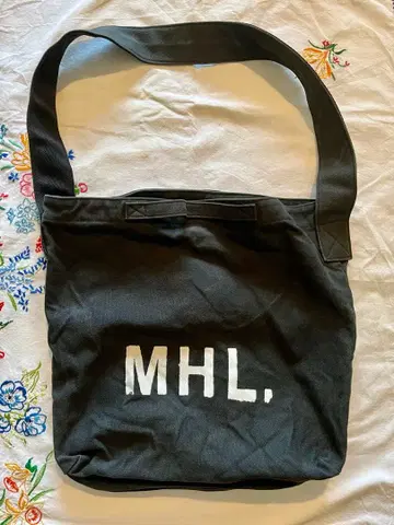MHL. 블랙 캔버스 숄더백