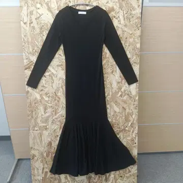 LVEU 블랙 플레어 롱 원피스