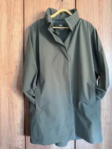 새상품급 UNIQLO 발수 나일론 코트 XL 카키