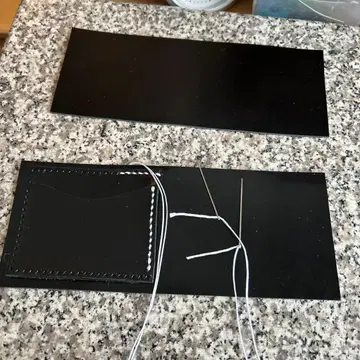 2단 접이식 지갑 제작 중