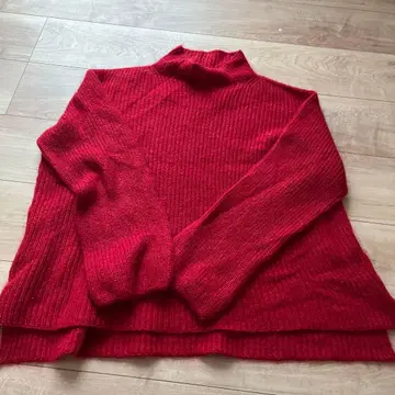 M.&KYOKO 레드 터틀넥 스웨터