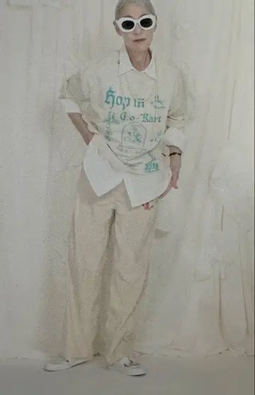 이번 시즌 가을/겨울 제품 토마스 맥파이의 밀크색 코듀로이 캐주얼 팬츠