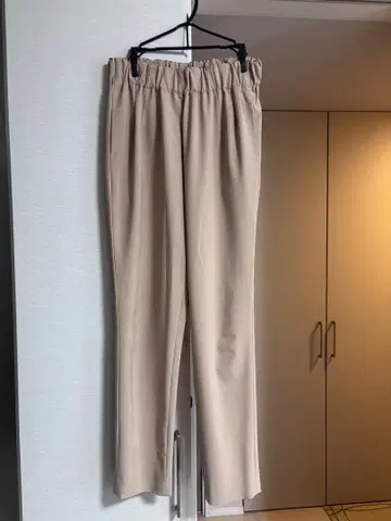 AVATI 베이지 슬랙스 사이즈 2