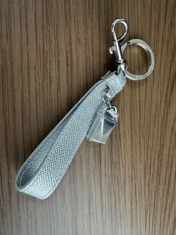 [새상품] MICHEL KORS 실버 스트랩 키링
