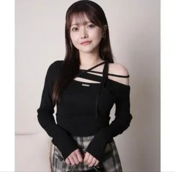 LIP SERVICE 아지메 오프숄더 스트랩 니트 블랙