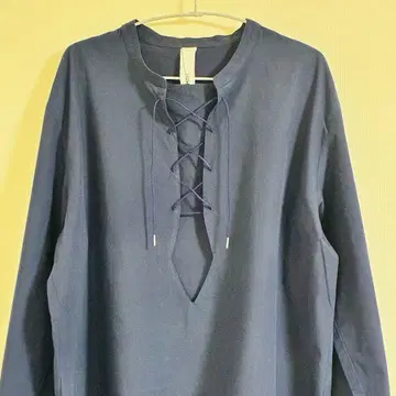 Edwina Horl 레이스업 넥 긴팔 셔츠 풀오버 네이비 S