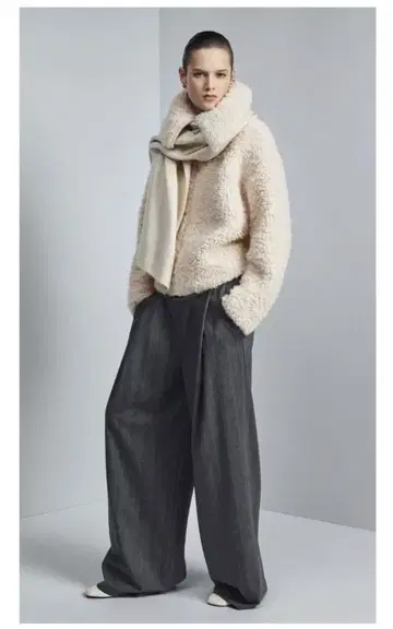 ZARA 자라 부클레 니트 가디건 흰색 화이트 M