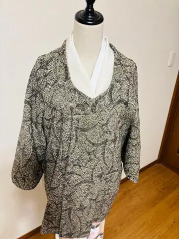 그레이 계열 무늬 기모노 코트