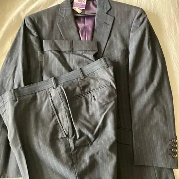 Ermenegildo Zegna 네이비 스트라이프 수트