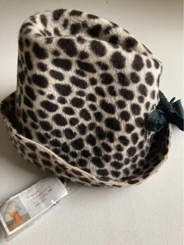 레오파드 무늬 울 햇 블랙 리본 포함