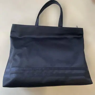 칸막이 포함 블랙 토트백